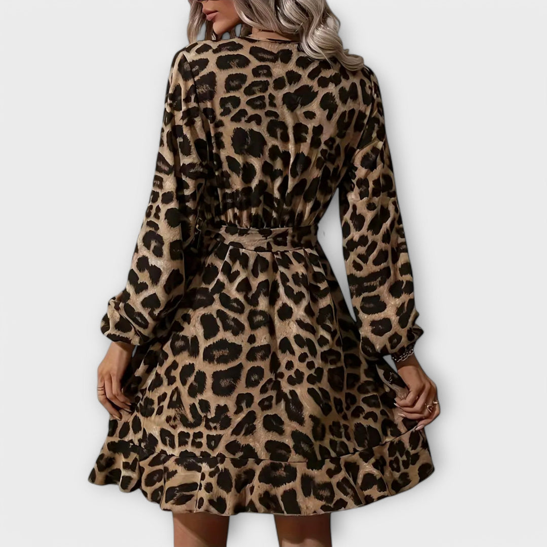 Vany | Elegant leopardmønstret kjole med V-hals