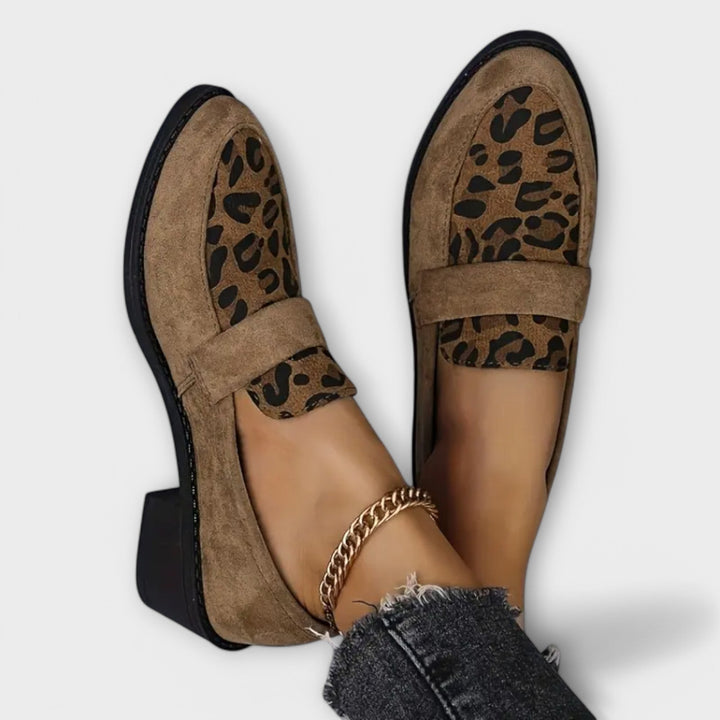 Karla - Stilige damesko med leopardmønster