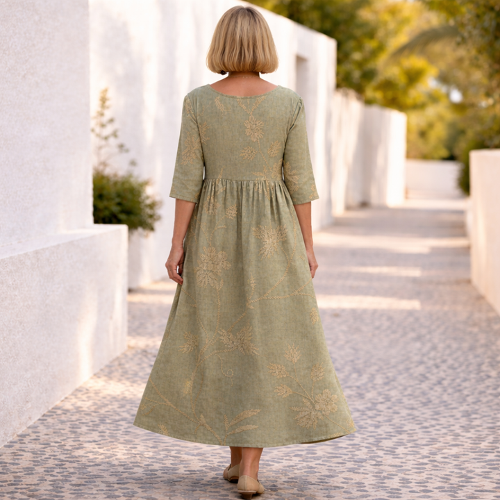 Susan | Blomstrete Kjole med Sommerlig Stemning