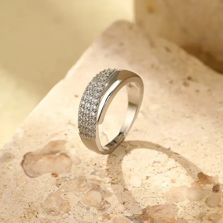 Émilie™ | En strålende elegant ring for kvinner
