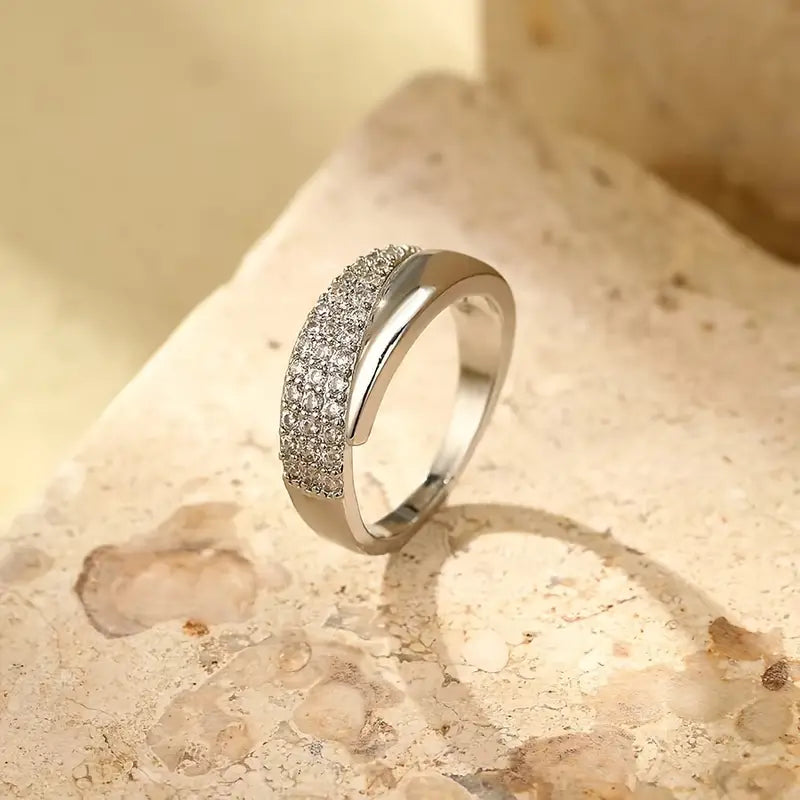 Émilie™ | En strålende elegant ring for kvinner