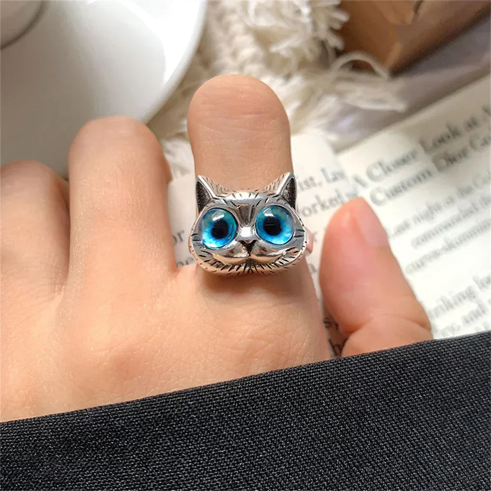 Leken ring med kattemotiv i blå detaljer