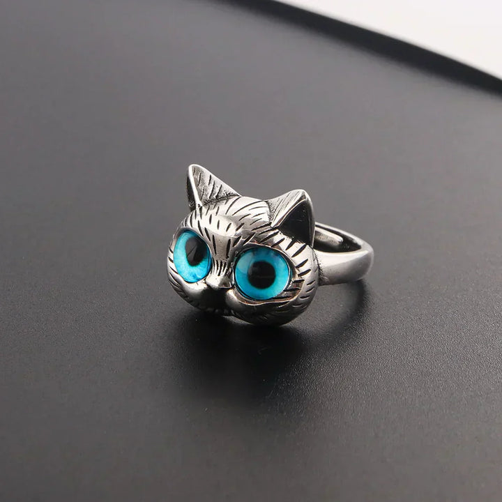 Leken ring med kattemotiv i blå detaljer
