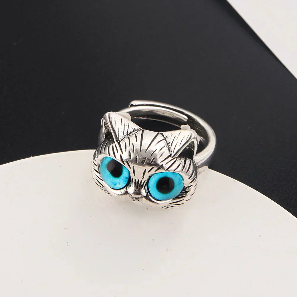 Leken ring med kattemotiv i blå detaljer