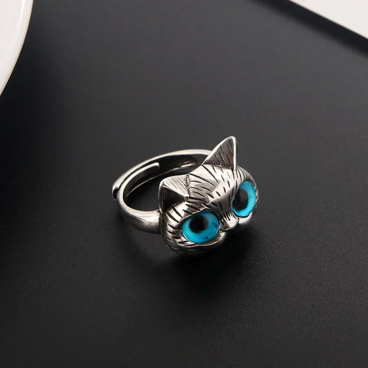 Leken ring med kattemotiv i blå detaljer
