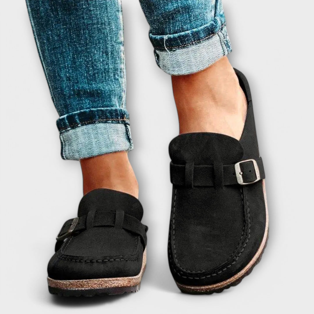 Ortopediske damesandaler med stilige spenner