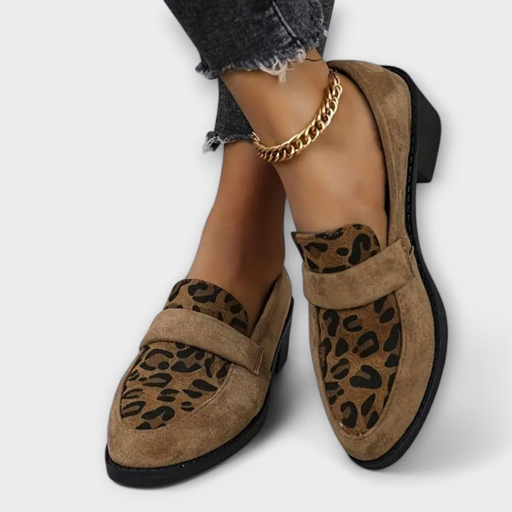 Karla - Stilige damesko med leopardmønster
